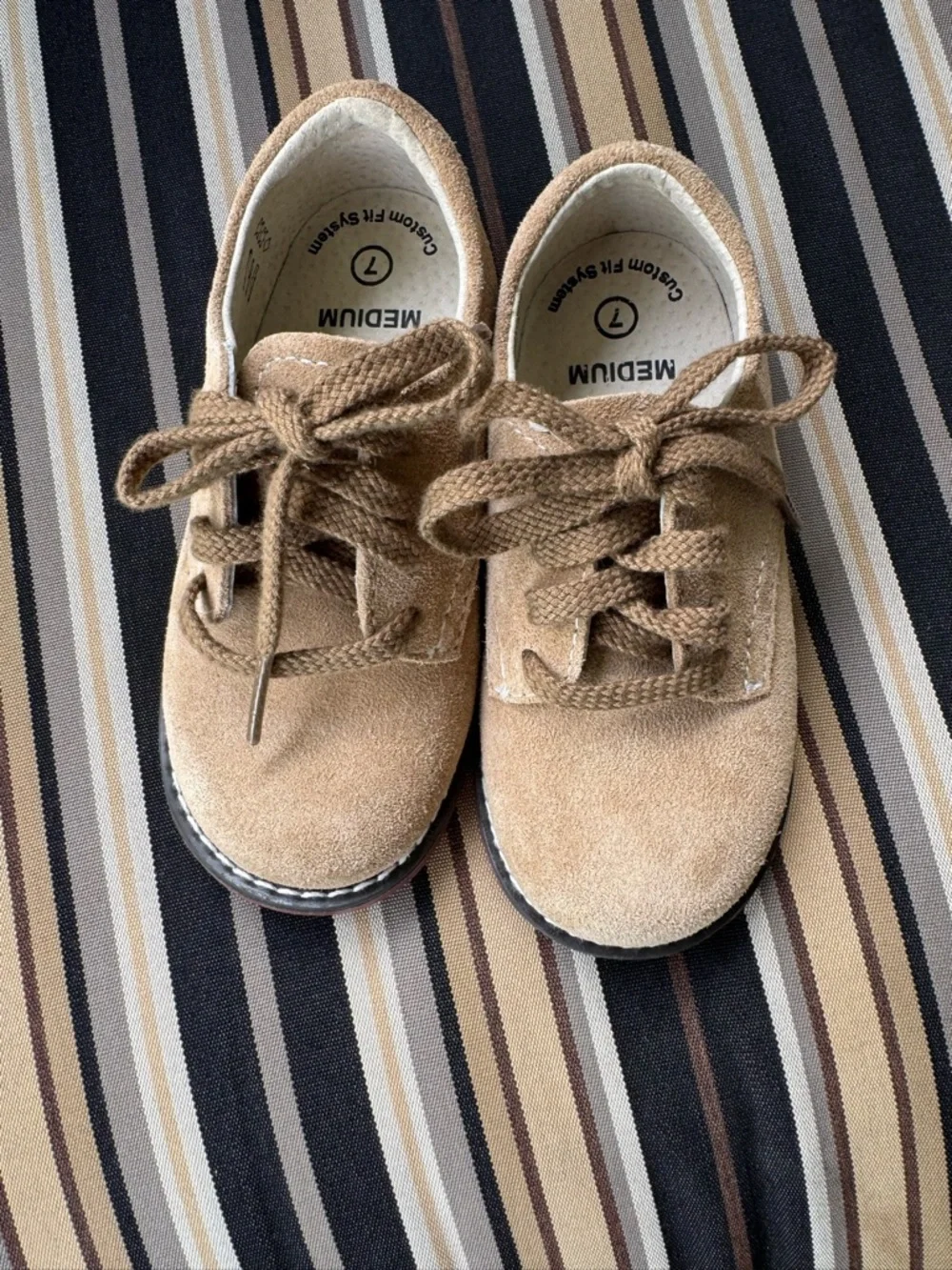 FootMates Kids Suede Lace-Up Dress Shoes in Tan